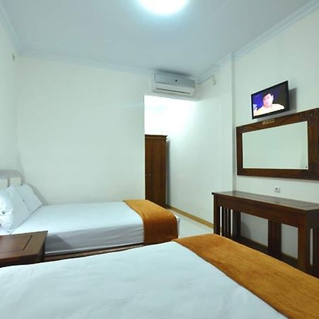 Hotel Bukit Uhud Yogyakarta Eksteriør billede